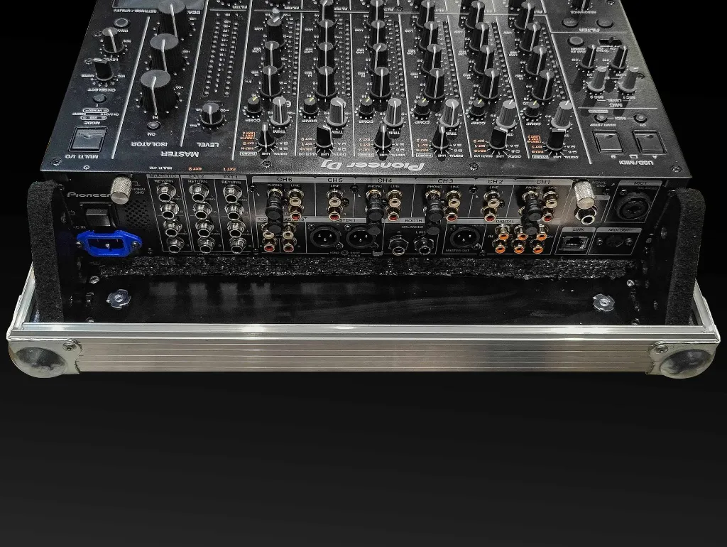 skrzynia DJ sprzęt sceniczny case art.webp