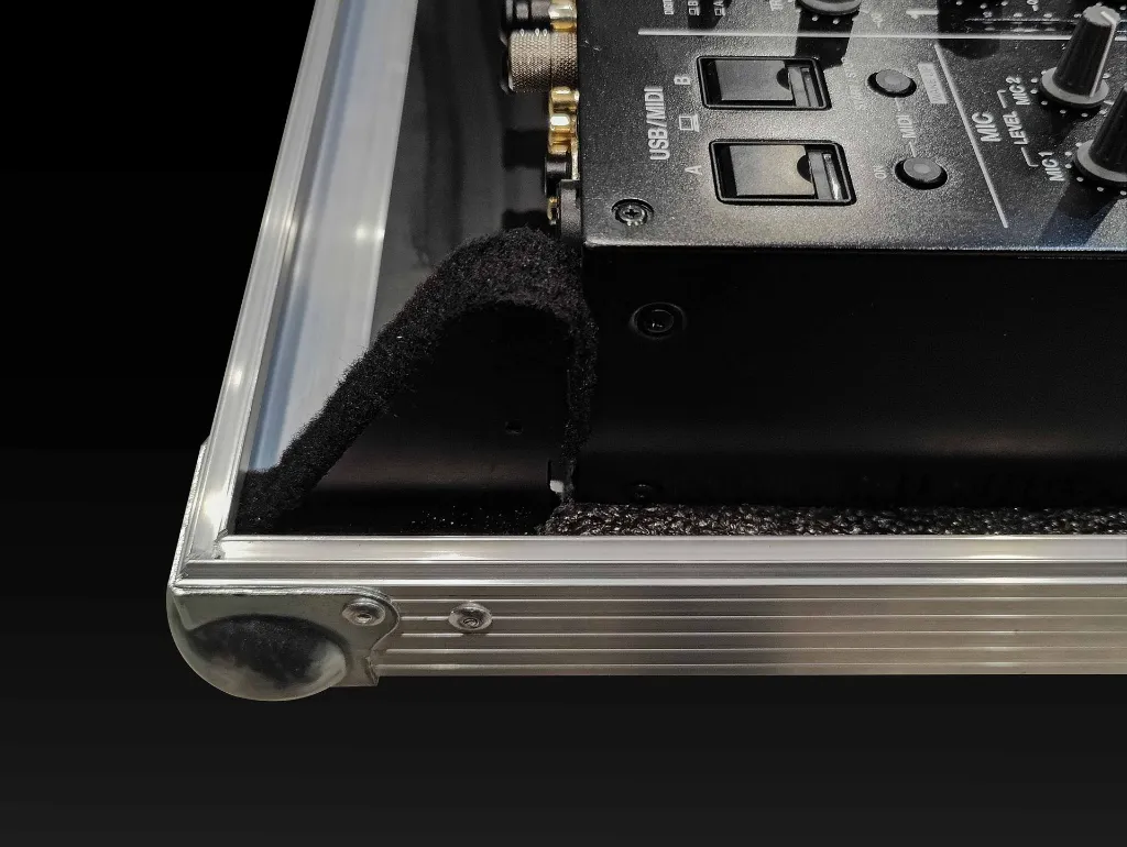 flight case Pioneer DJ studio case art.webp