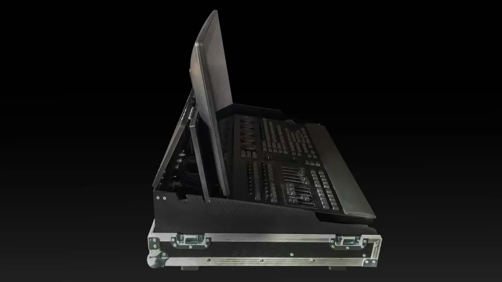 Solidne zamki motylkowe i narożniki kulowe w skrzyni CASE-ART do systemów MA Light.webp