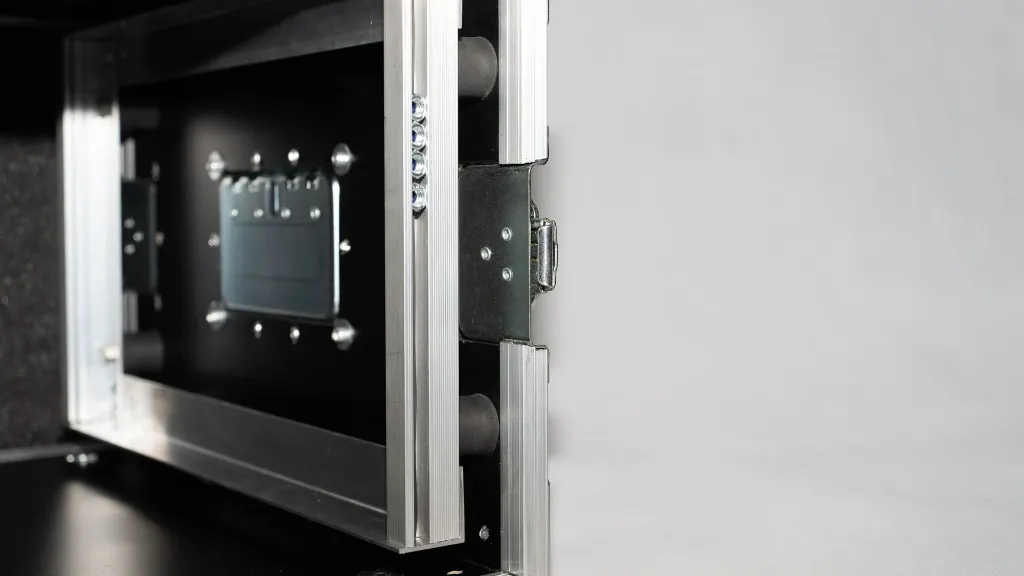 Wing rack amortyzowany CASE ART.webp