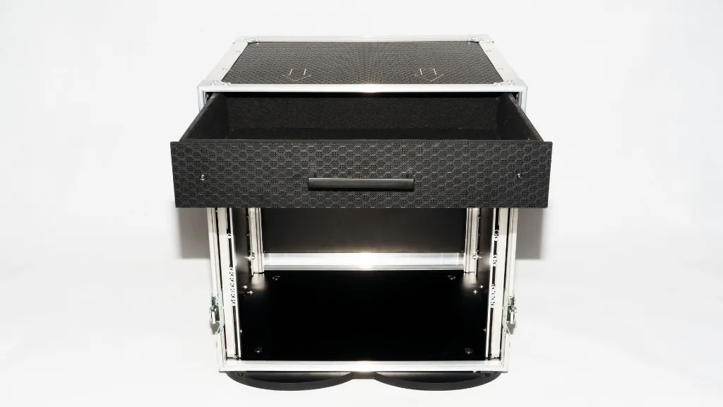 Allen & Heath dLive CDM64 z szufladą w case art.webp