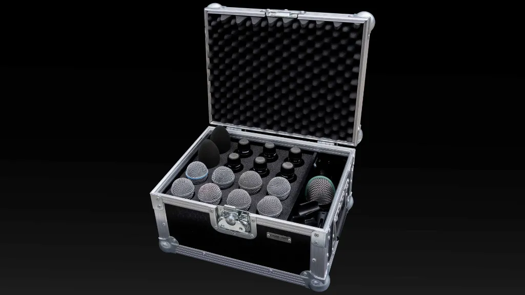 Mikrofonownia flight case na mikrofony otwarta z widocznym wnętrzem case art.webp