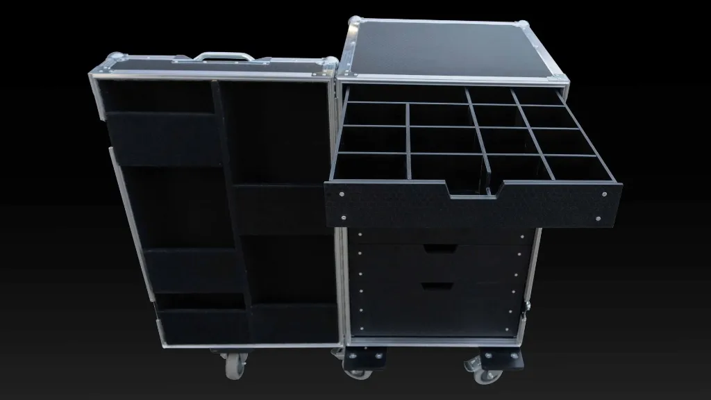 Case Na Mikrofony z metalowymi narożnikami i zamkami case art.webp